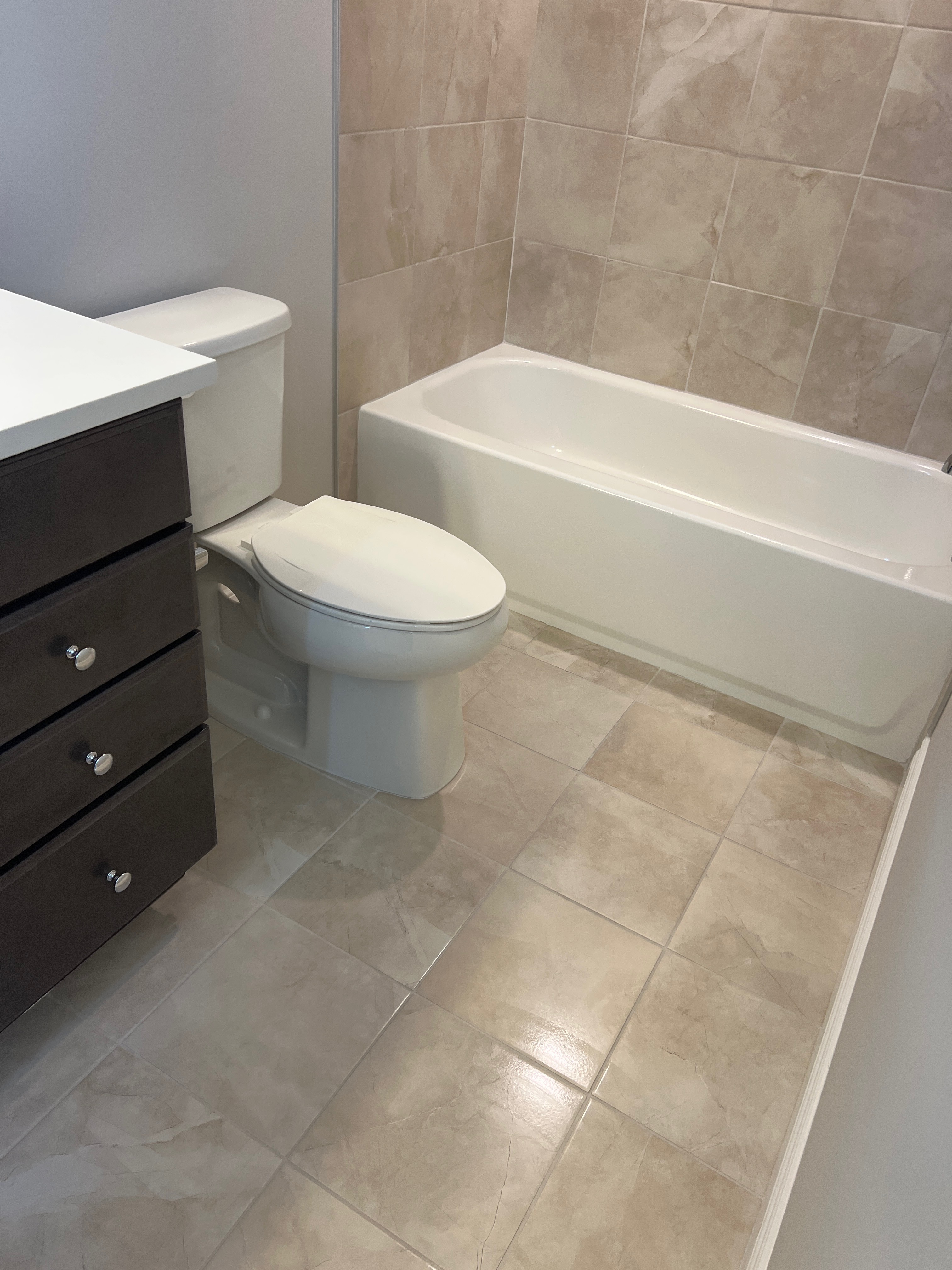 Livingston Construction Cleaning final bathroom clean